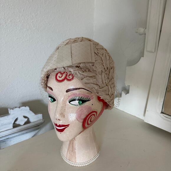 Sears Millinery Vintage 1950s Ivory Pillbox Hat with Net Veil Bow Detail - Picture 2 of 3